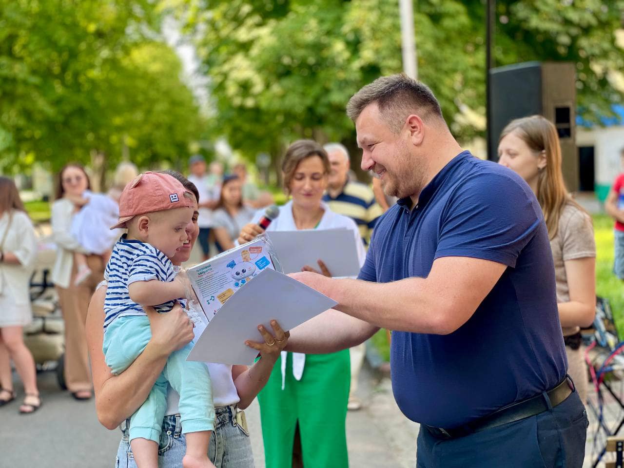 The mayor at the celebration of Youth Day / source: Web portal of the Novovolynsk Town Council