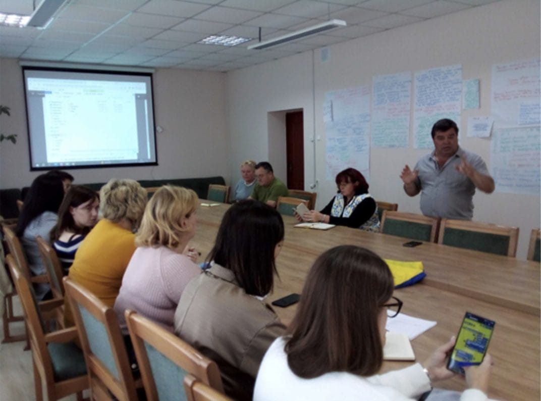 Strategic session on the creation of the Community Development Strategy. Photo archive of the Lysets Settlement Council.