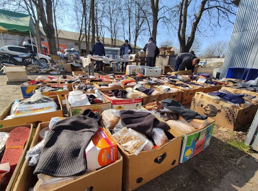 Sending humanitarian aid to eastern Ukraine