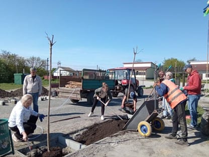 Setting up recreational areas in the center of the settlement of Myropil 