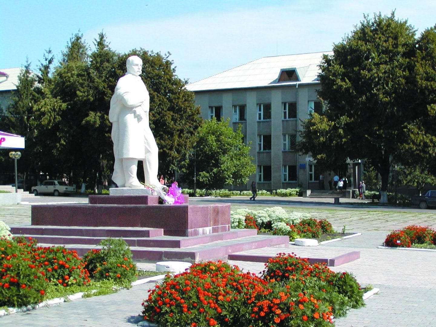 Monument to Taras Shevchenko on the central square