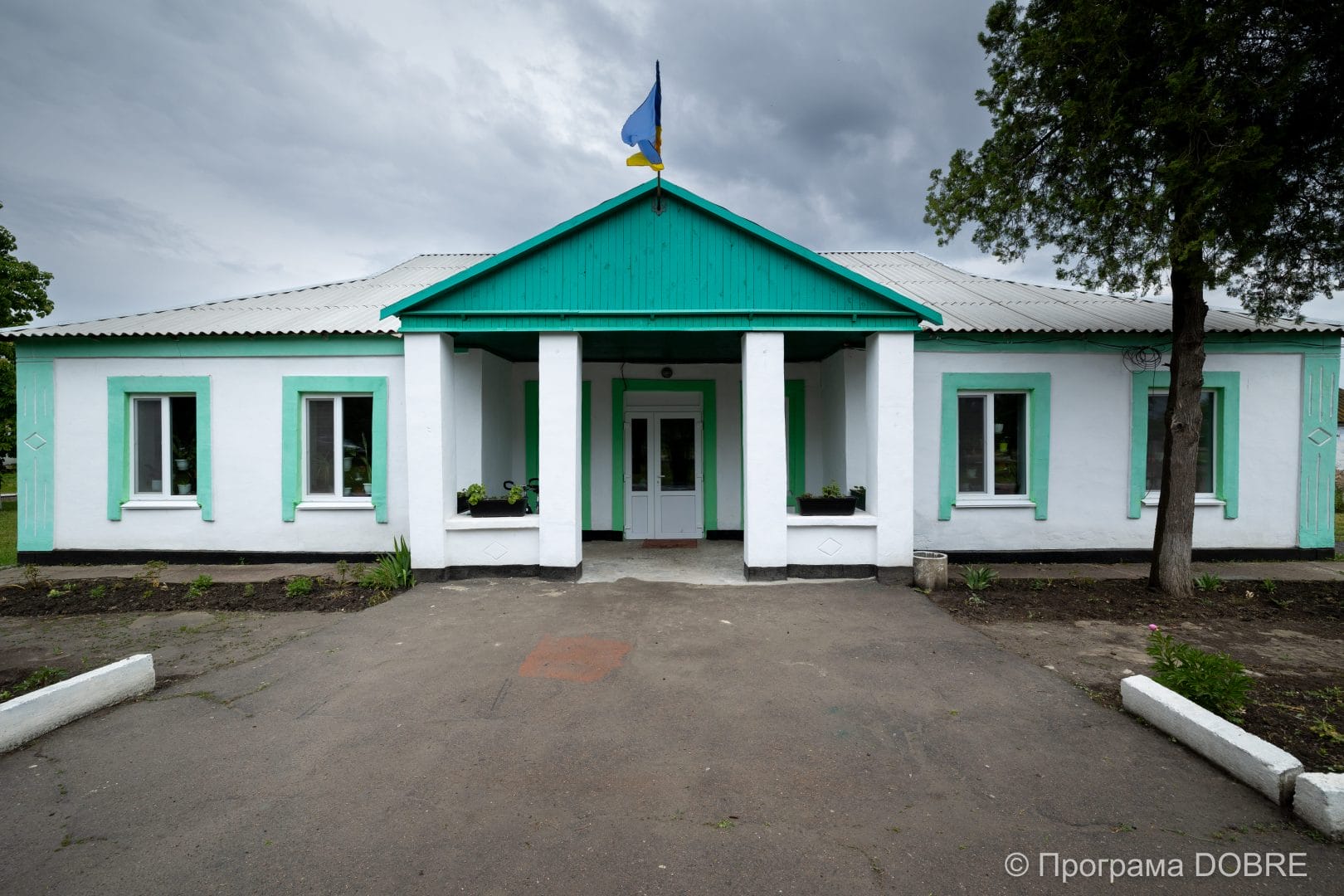 Restored administrative building/Source: photo expedition of the Ukrainian Crisis Media Center to the Novovorontsovka community, photographer Vladyslav Sodel