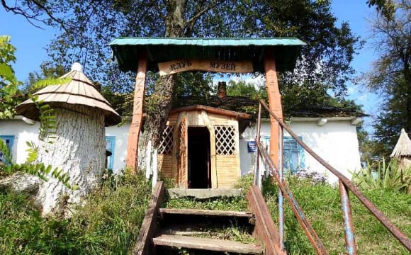 Club-Museum of the History of the Village of Baiiv and Volyn Beekeeping