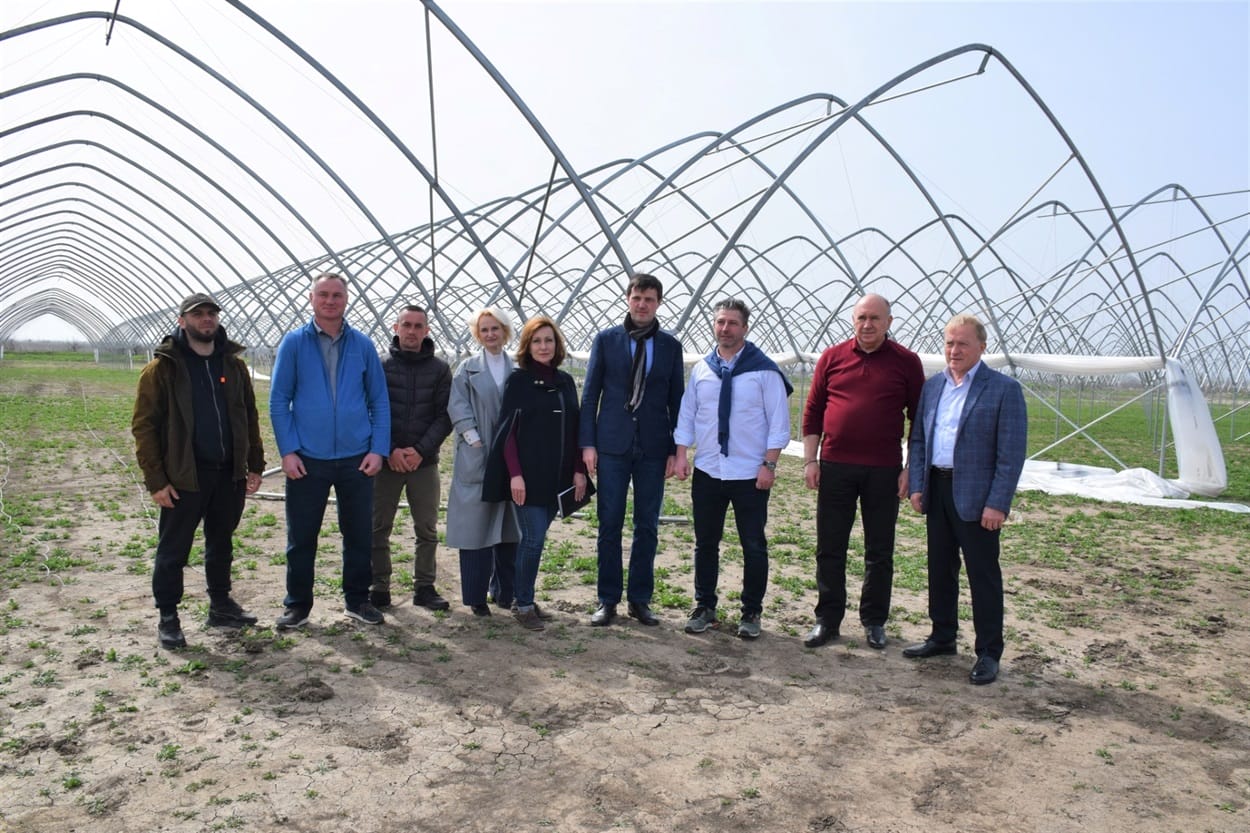 At the construction site of a greenhouse complex in Biliaivka, representatives of the ministry, the town council, and an investing entrepreneur.
