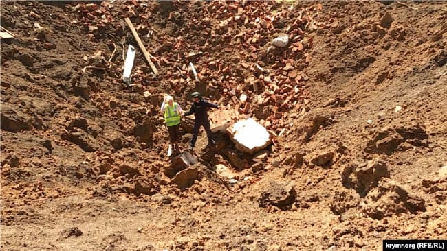 A crater from a KAB, a Russian guided aerial bomb. 2 May 2023