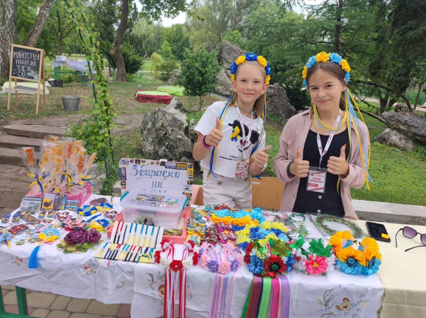 Veronika Lunyk, Vika Sobolevska and Ania Filiniuk from Lanivtsi volunteer for the needs of the Armed Forces of Ukraine.