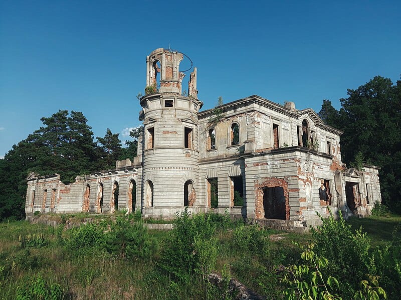 Ruins of the Tereshchenko Palace.