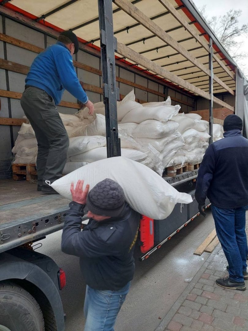 Unloading humanitarian aid for IDPs in Cherkasy