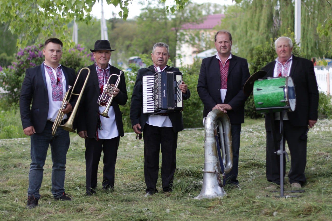 “Troisti Muzyky”, led by Pavlo Chumak and the artistic director of the Vashkivtsi House of Culture.