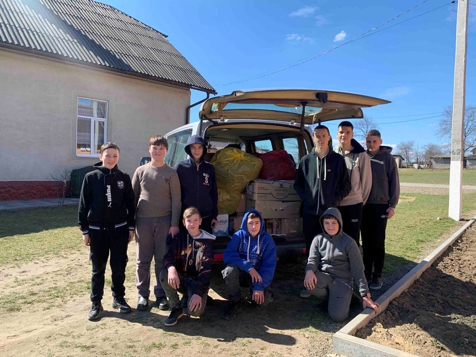 Schoolchildren Actively Help Collect Funds and Other Material Aid for the Front