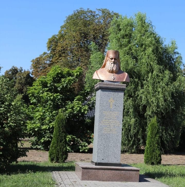 Monument to Yevhen Hakman in Vaslovivtsi Village