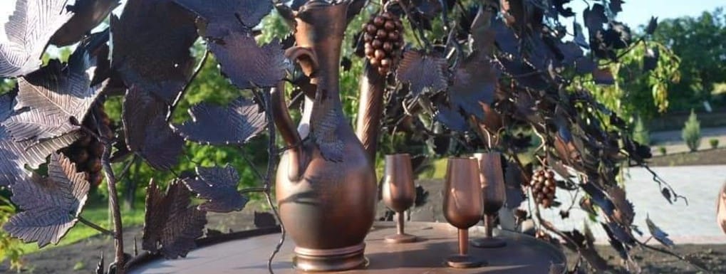 Sculpture in Radisnyi Sad Park