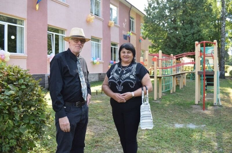 USAID DOBRE Programme Director Brian Kempl Visiting Students of the Ust-Putyla Community with the Community Head