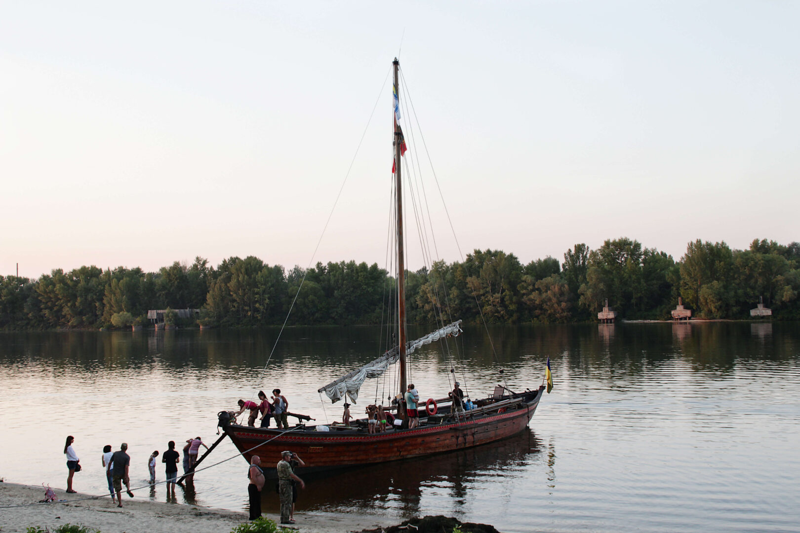 Dnipro river embankment (by Ihor Kharchenko)