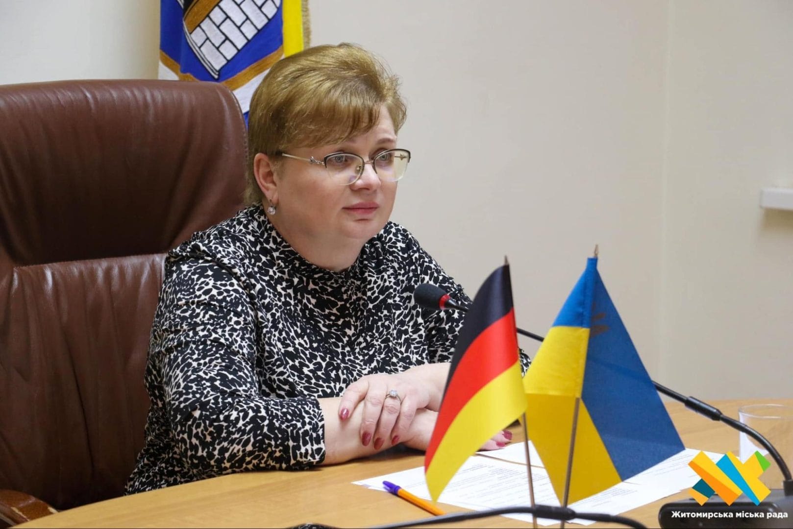 Перше знайомство онлайн на політичному рівні